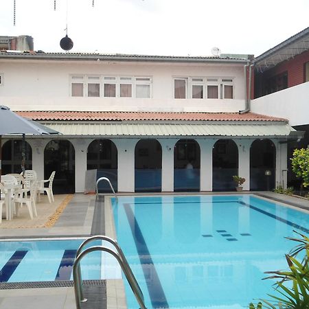 Ranveli Beach Hotel Dehiwala-Mont Lavinia Extérieur photo