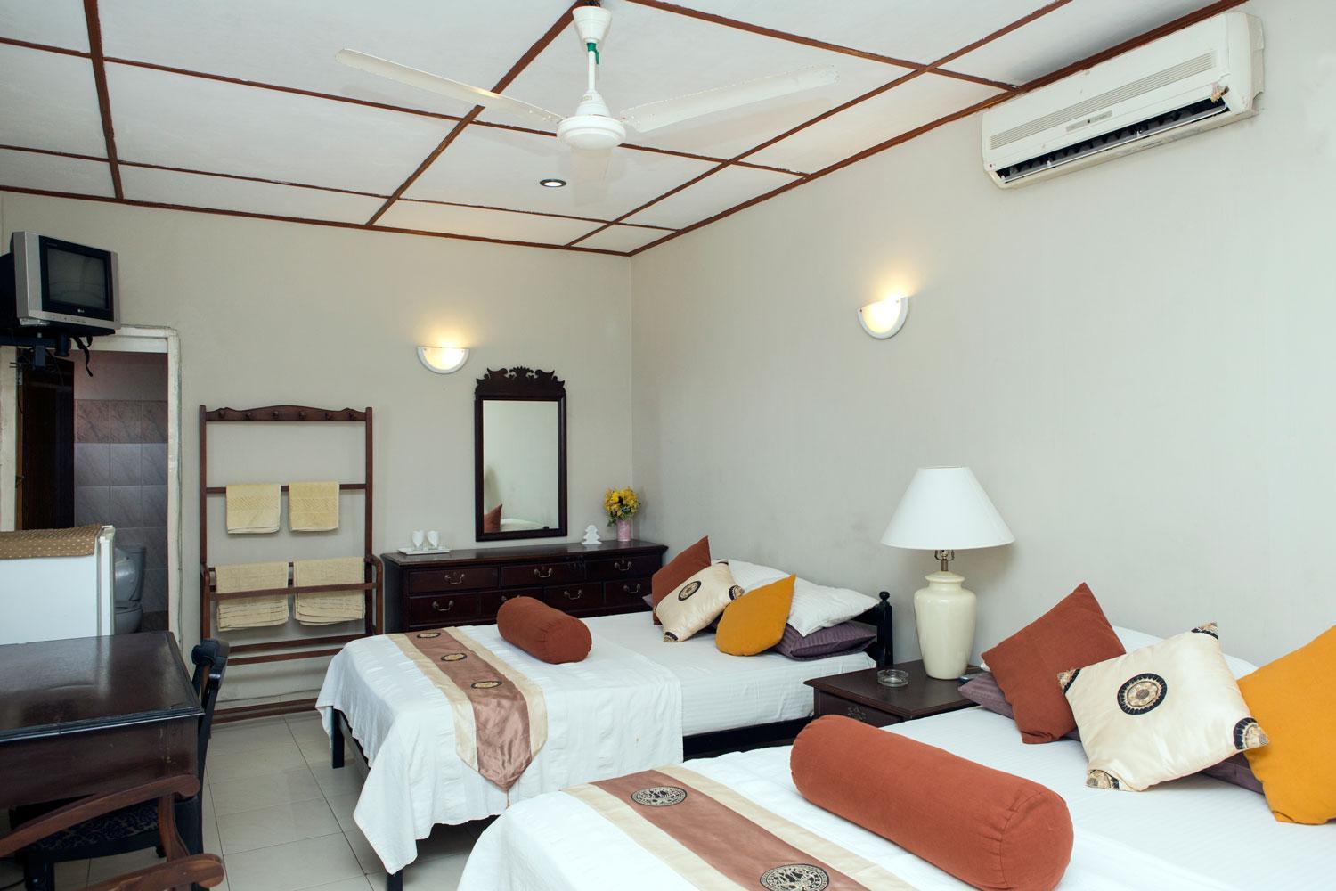 Ranveli Beach Hotel Dehiwala-Mont Lavinia Extérieur photo