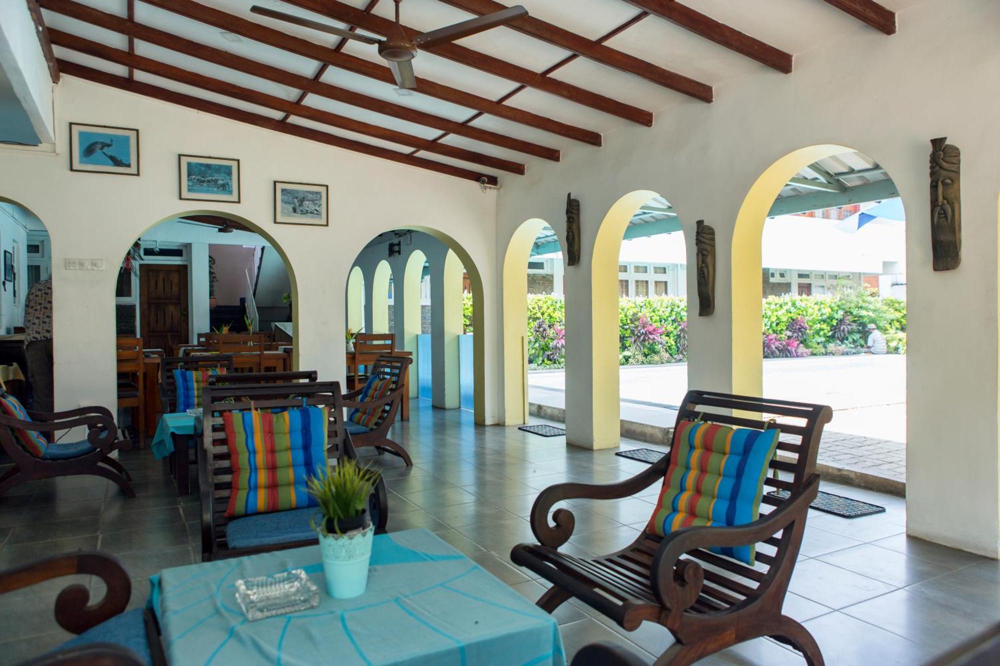 Ranveli Beach Hotel Dehiwala-Mont Lavinia Extérieur photo
