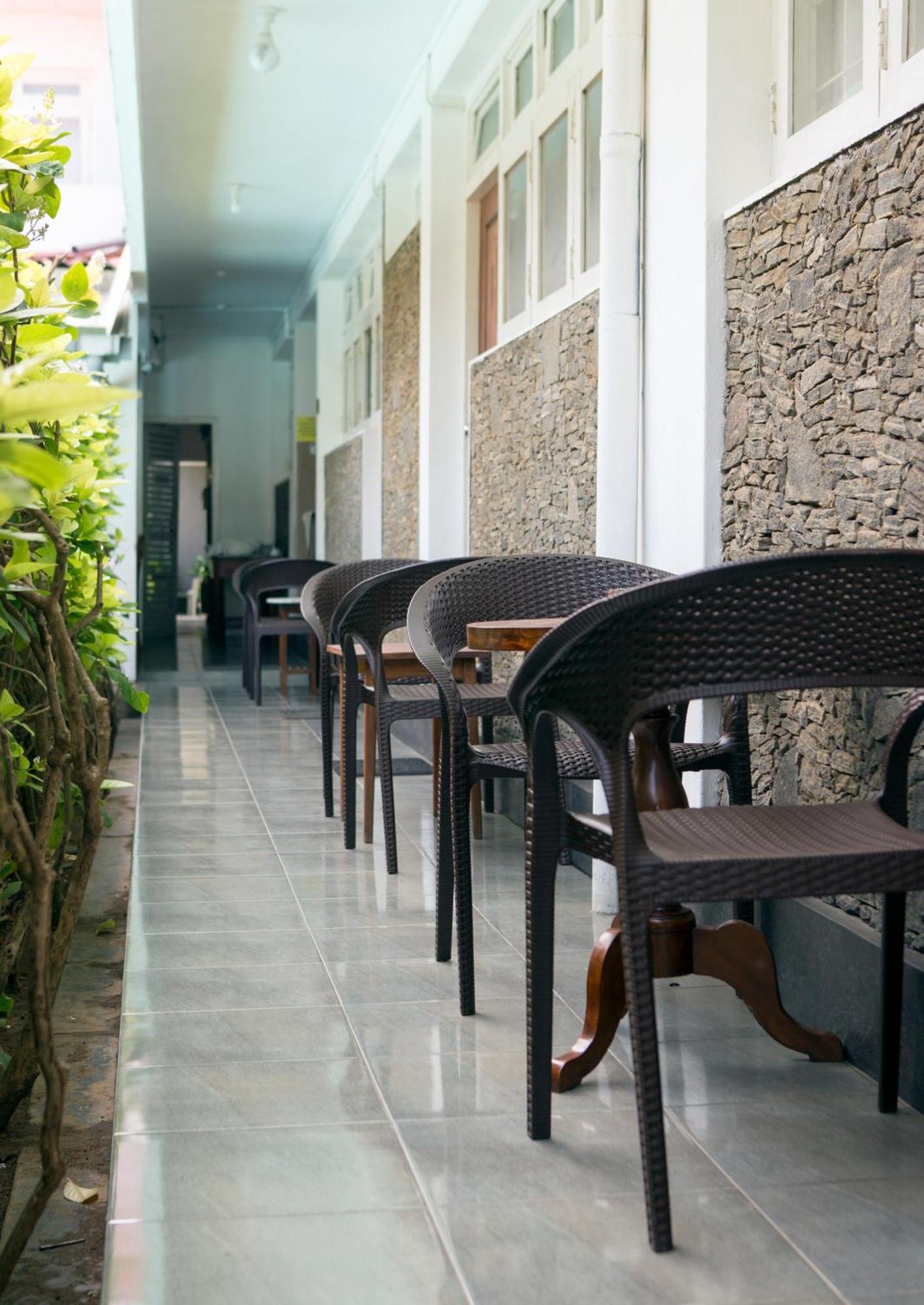 Ranveli Beach Hotel Dehiwala-Mont Lavinia Extérieur photo