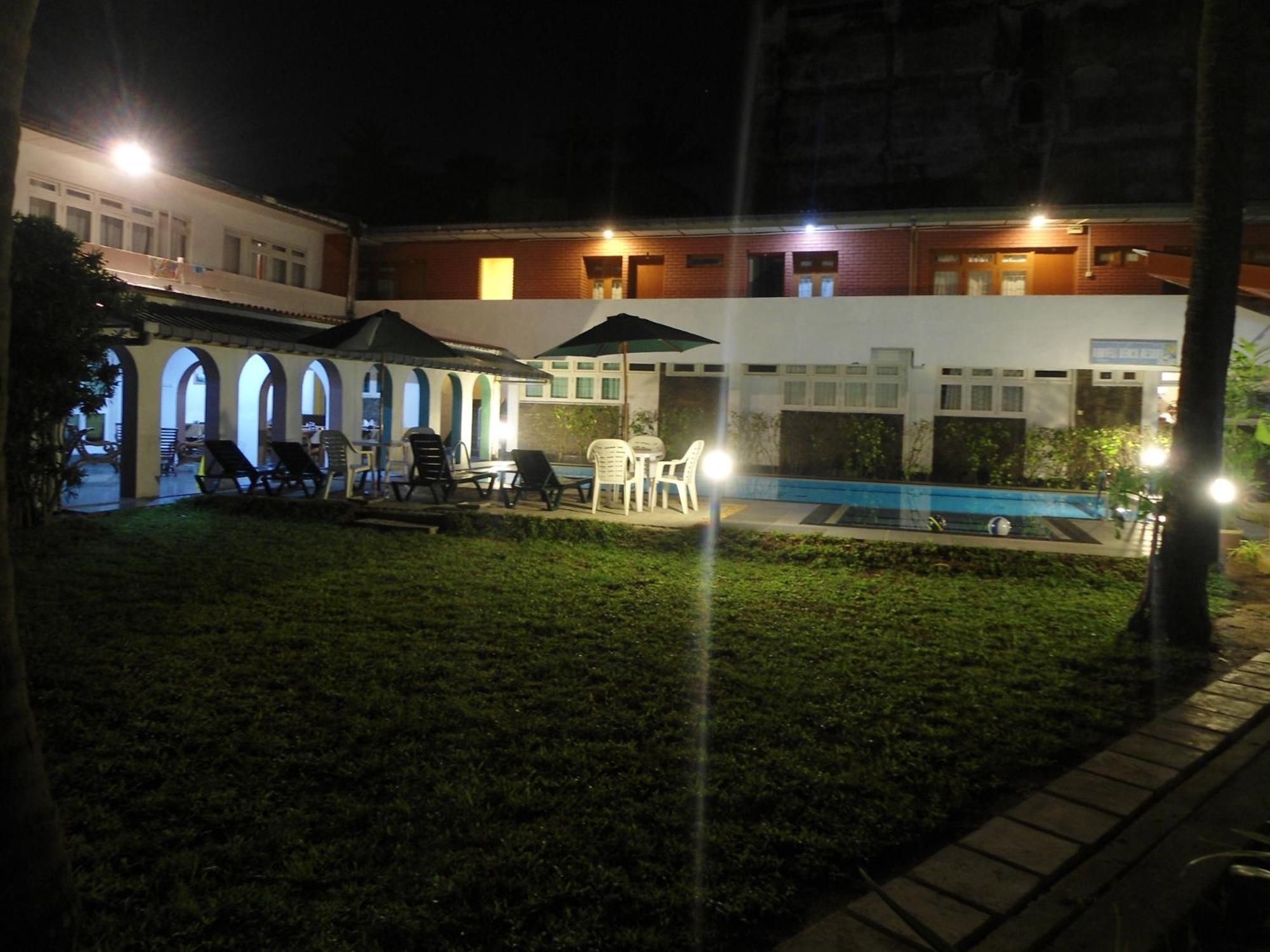 Ranveli Beach Hotel Dehiwala-Mont Lavinia Extérieur photo