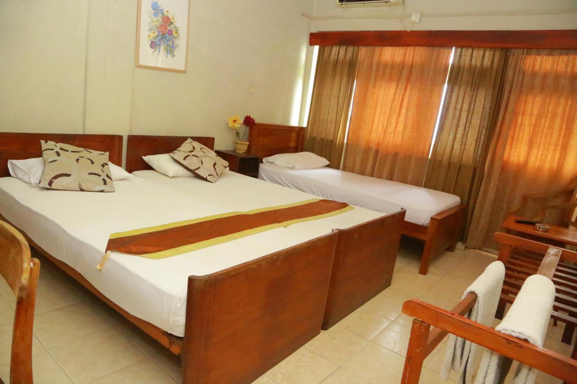 Ranveli Beach Hotel Dehiwala-Mont Lavinia Extérieur photo
