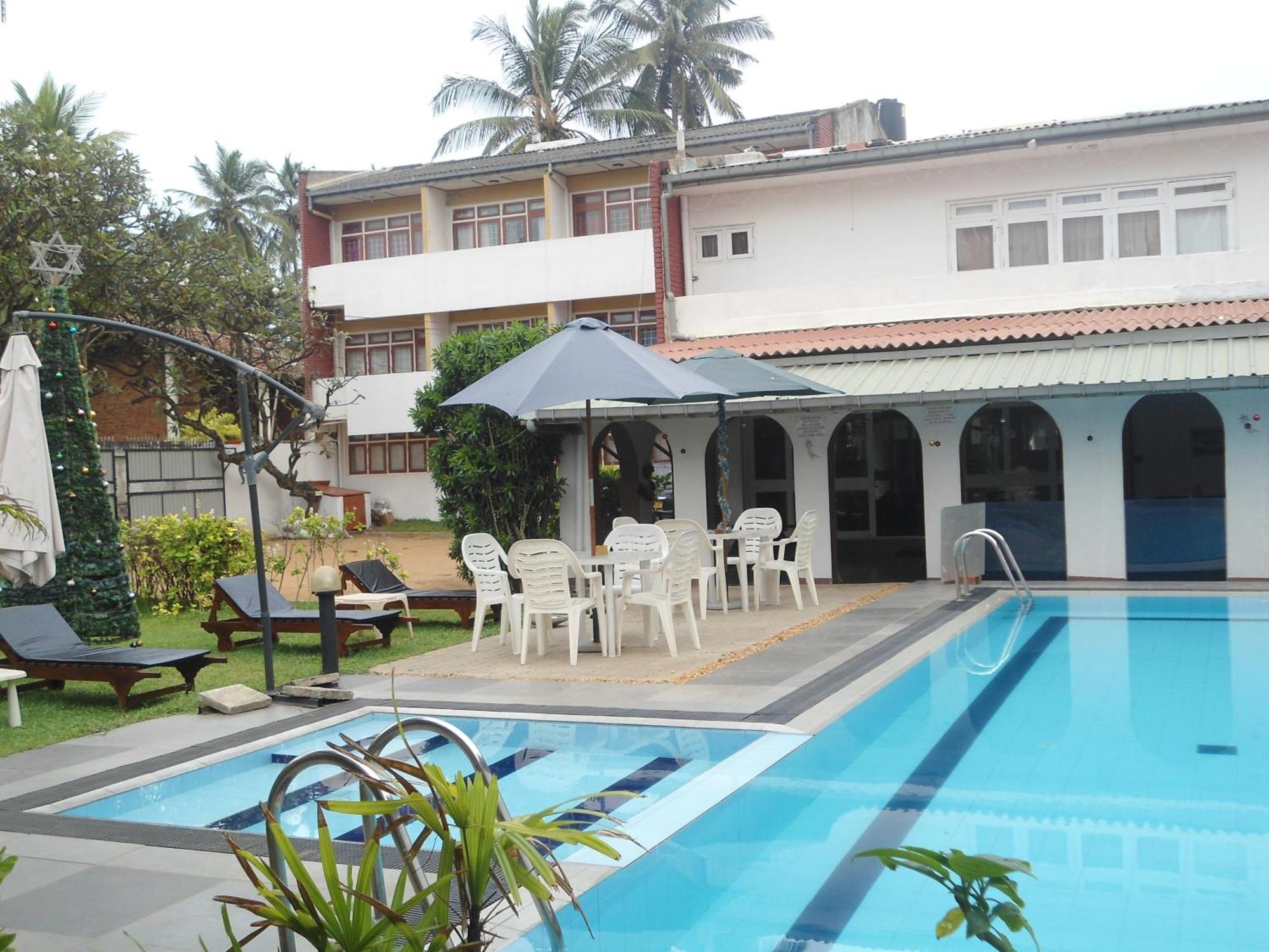 Ranveli Beach Hotel Dehiwala-Mont Lavinia Extérieur photo