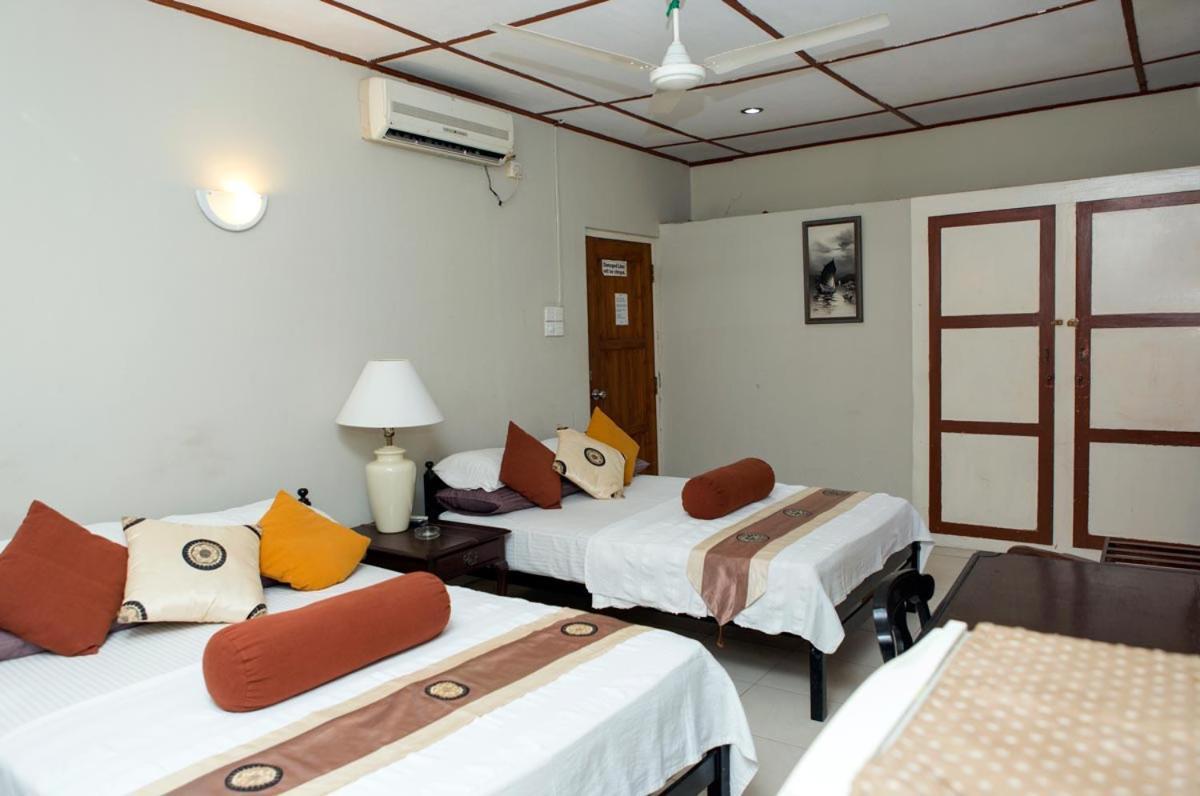 Ranveli Beach Hotel Dehiwala-Mont Lavinia Extérieur photo