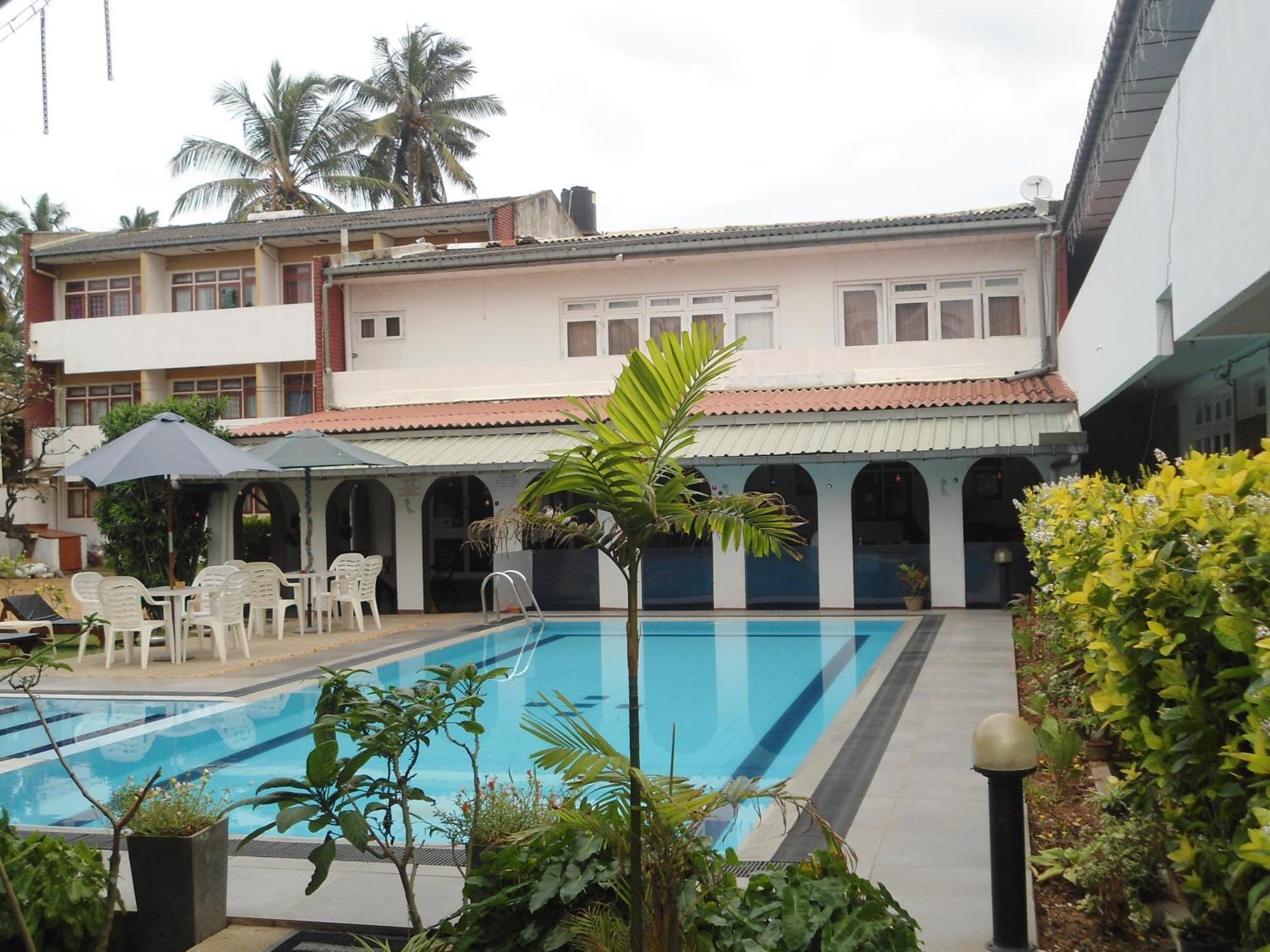 Ranveli Beach Hotel Dehiwala-Mont Lavinia Extérieur photo