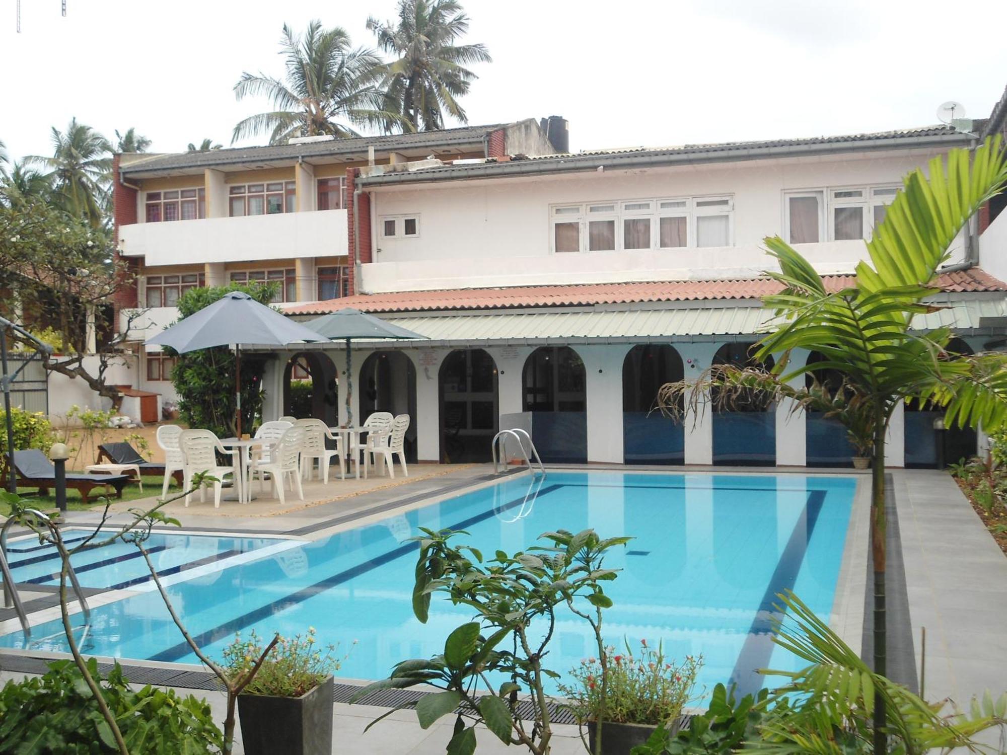 Ranveli Beach Hotel Dehiwala-Mont Lavinia Extérieur photo