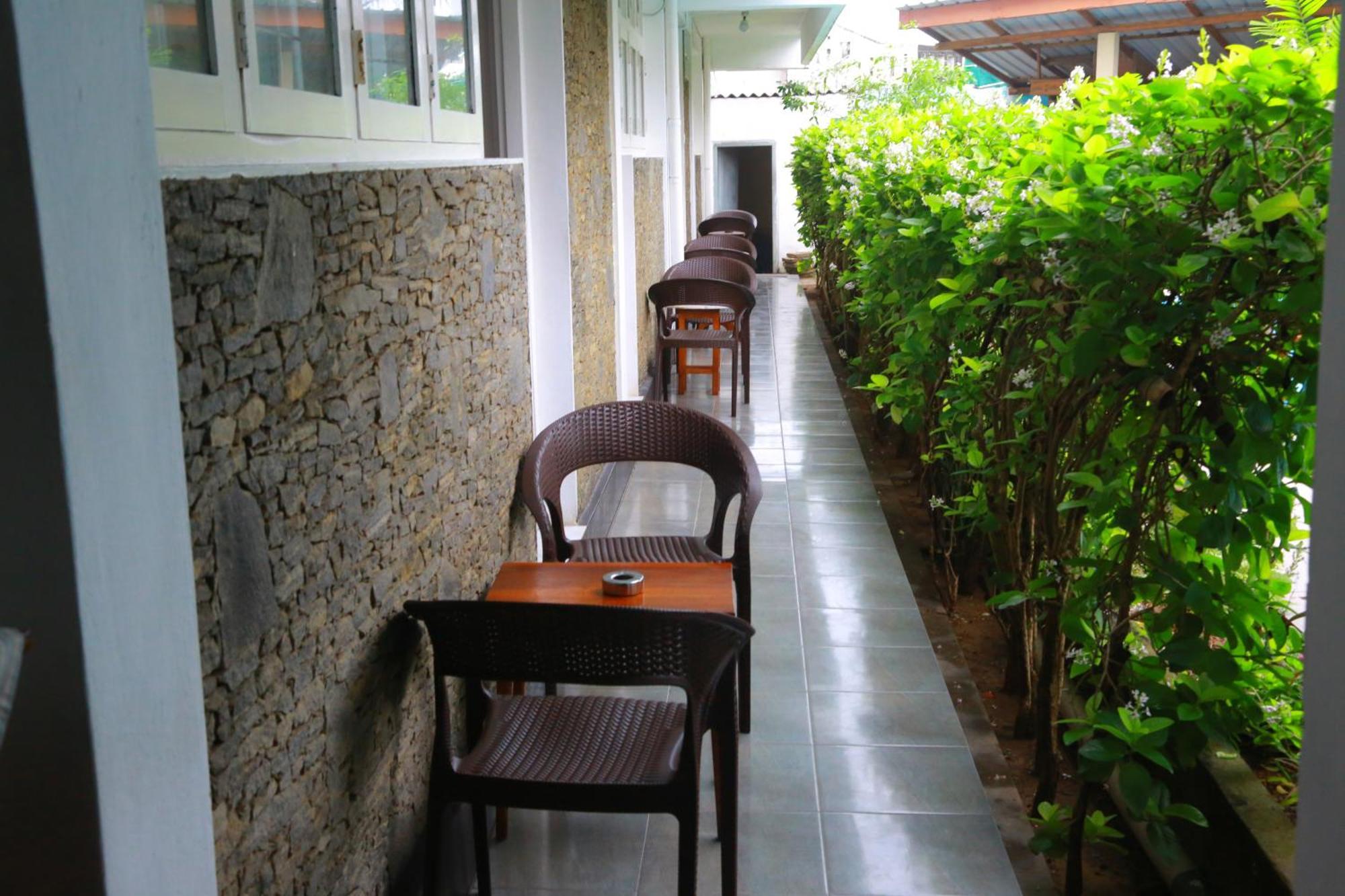 Ranveli Beach Hotel Dehiwala-Mont Lavinia Extérieur photo