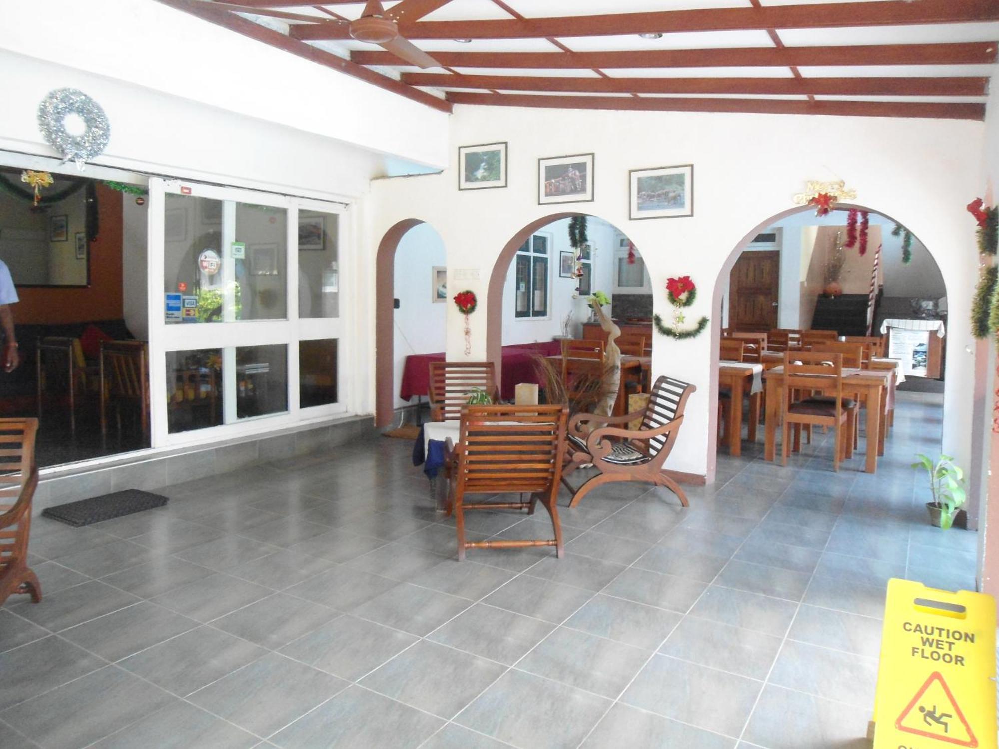 Ranveli Beach Hotel Dehiwala-Mont Lavinia Extérieur photo