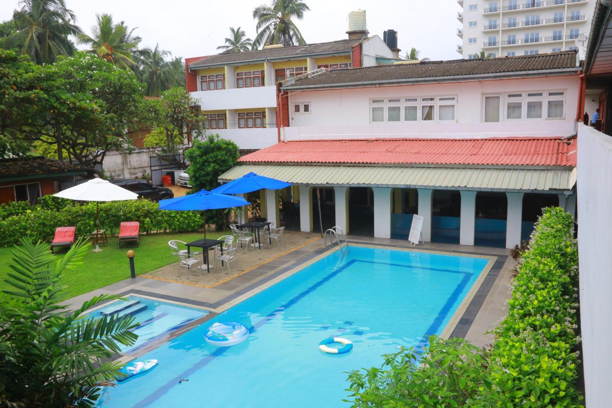Ranveli Beach Hotel Dehiwala-Mont Lavinia Extérieur photo