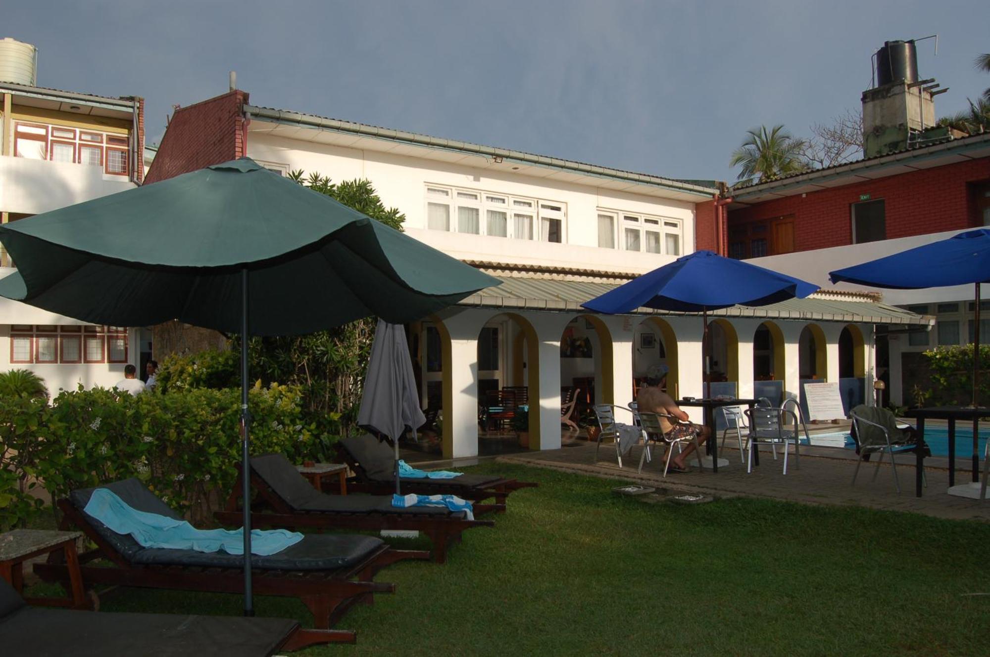 Ranveli Beach Hotel Dehiwala-Mont Lavinia Extérieur photo