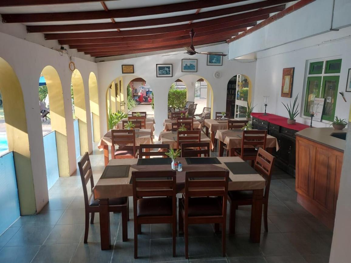 Ranveli Beach Hotel Dehiwala-Mont Lavinia Extérieur photo