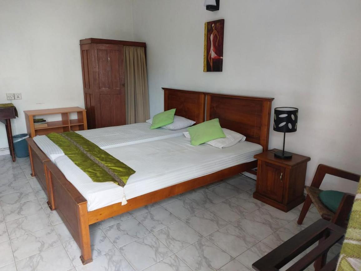 Ranveli Beach Hotel Dehiwala-Mont Lavinia Extérieur photo