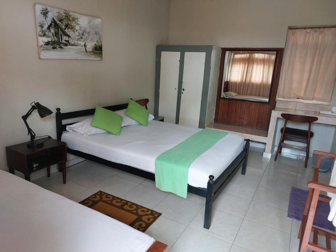 Ranveli Beach Hotel Dehiwala-Mont Lavinia Extérieur photo