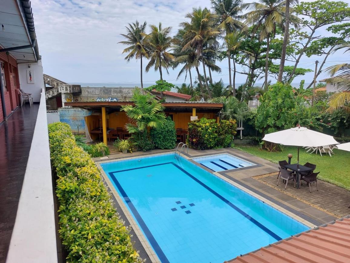 Ranveli Beach Hotel Dehiwala-Mont Lavinia Extérieur photo