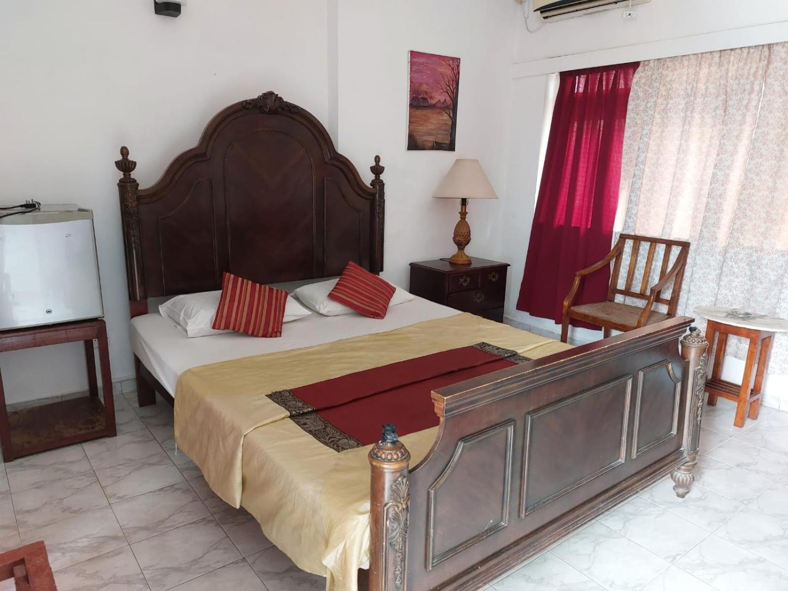 Ranveli Beach Hotel Dehiwala-Mont Lavinia Extérieur photo