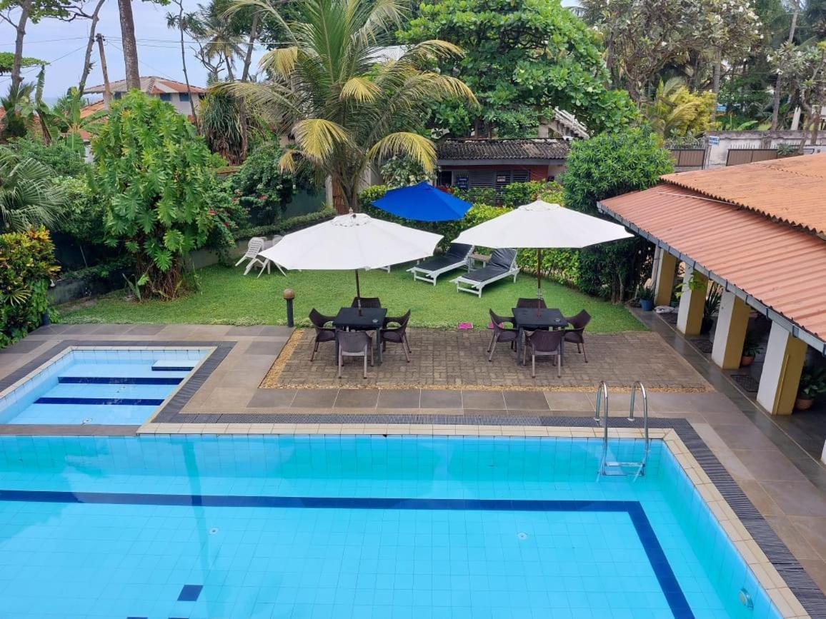 Ranveli Beach Hotel Dehiwala-Mont Lavinia Extérieur photo