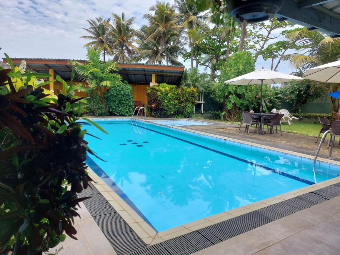 Ranveli Beach Hotel Dehiwala-Mont Lavinia Extérieur photo