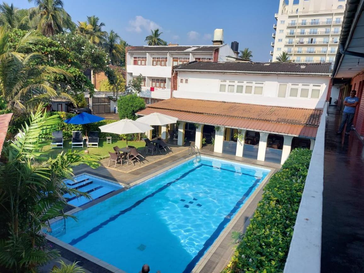 Ranveli Beach Hotel Dehiwala-Mont Lavinia Extérieur photo