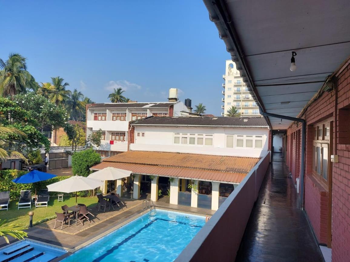 Ranveli Beach Hotel Dehiwala-Mont Lavinia Extérieur photo